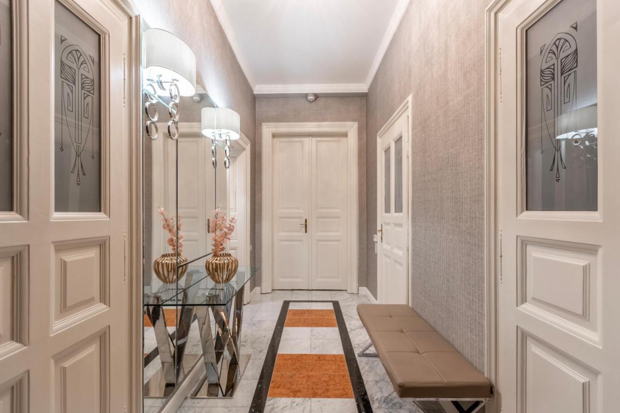 Luxury Apartment With Balcony Next To The New York Cafe Budapest Exterior photo